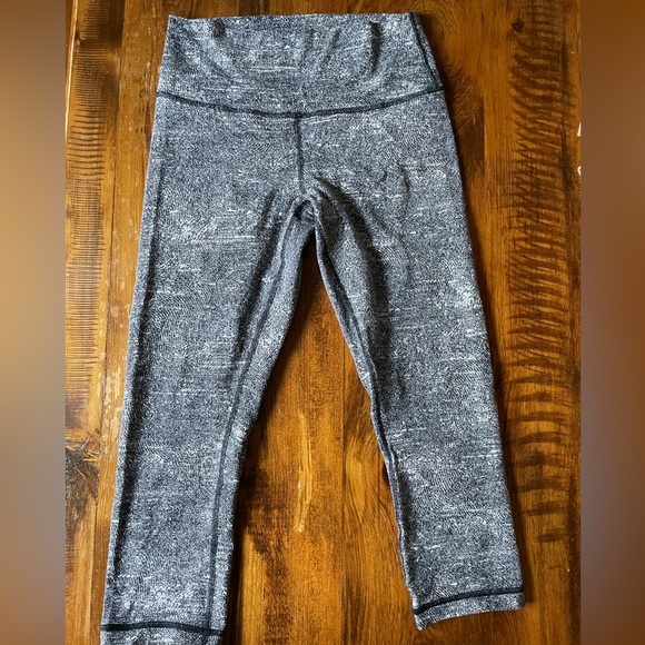 Lululemon Wunder Under Crop (Hi-Rise) *21"
Rush Jacquard Black White - Picture 2 of 5